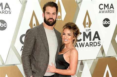 Jessie James Decker admits nude photo of husband Eric to。